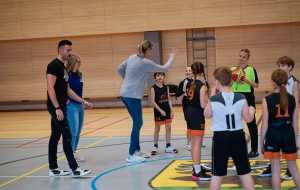 Fotoreport charitativní den s basketbalem - Každý koš pomáhá